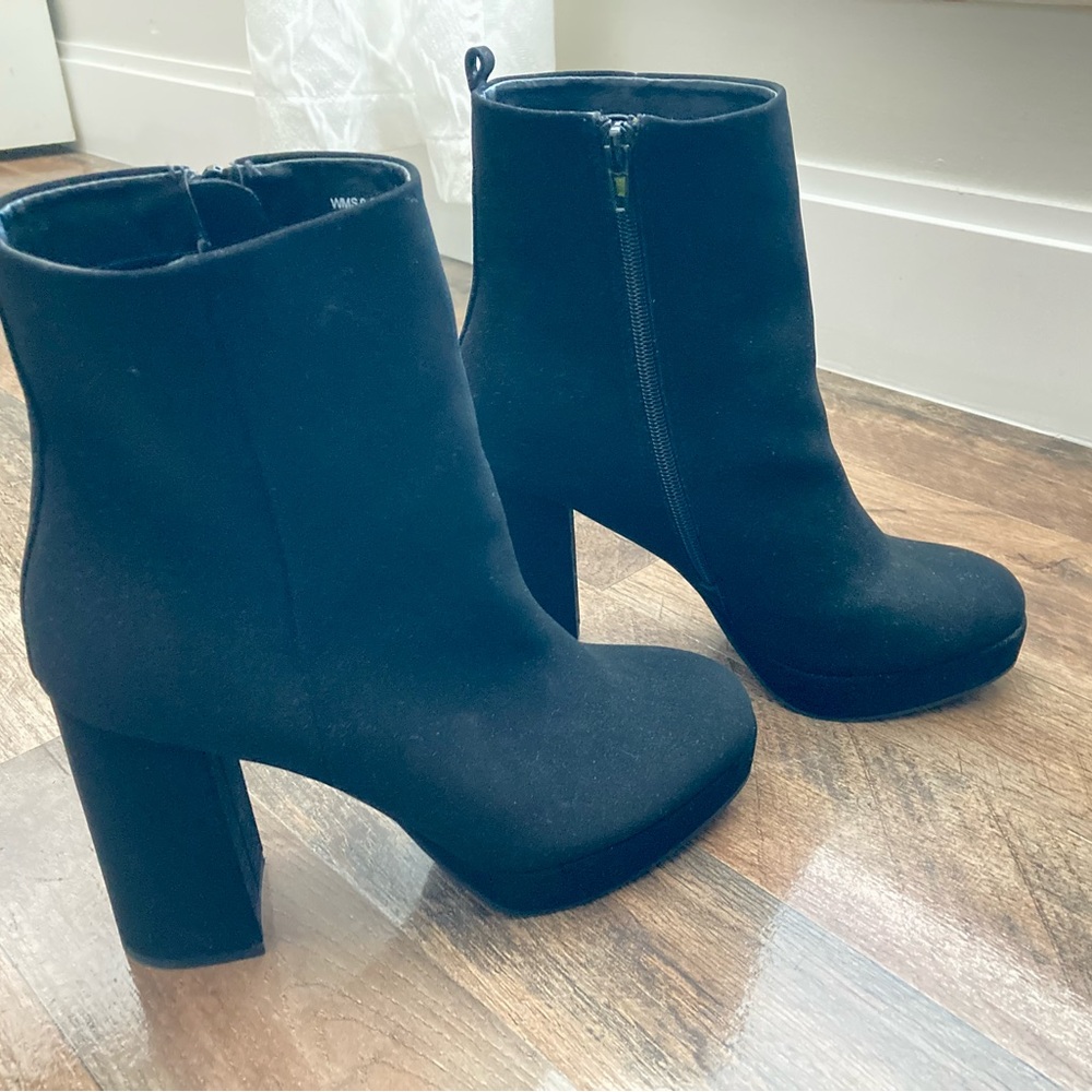 👢🖤Layne Black Suede Platform Ankle Booties.